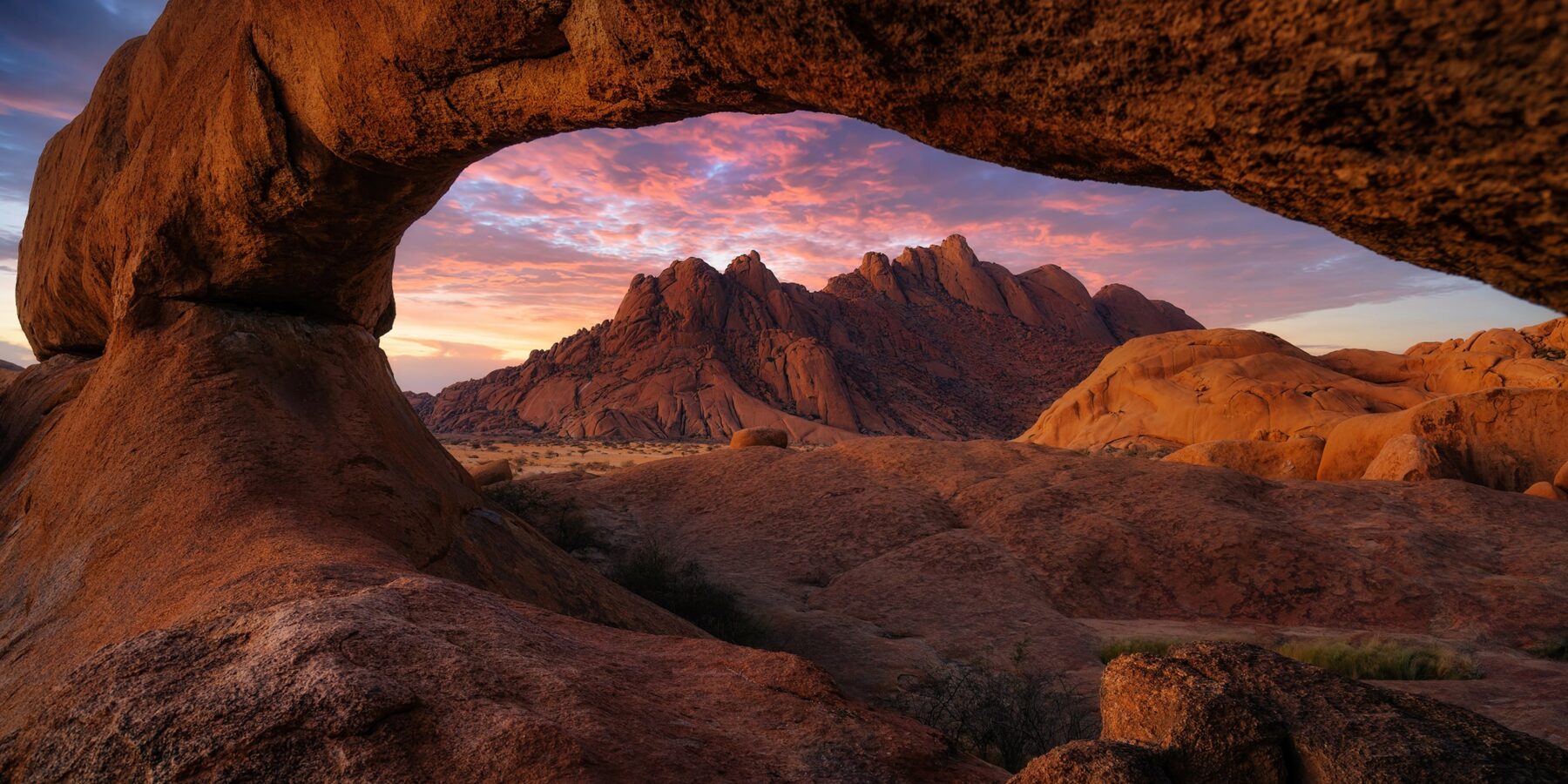 ARCHES shutterstock_2312677979