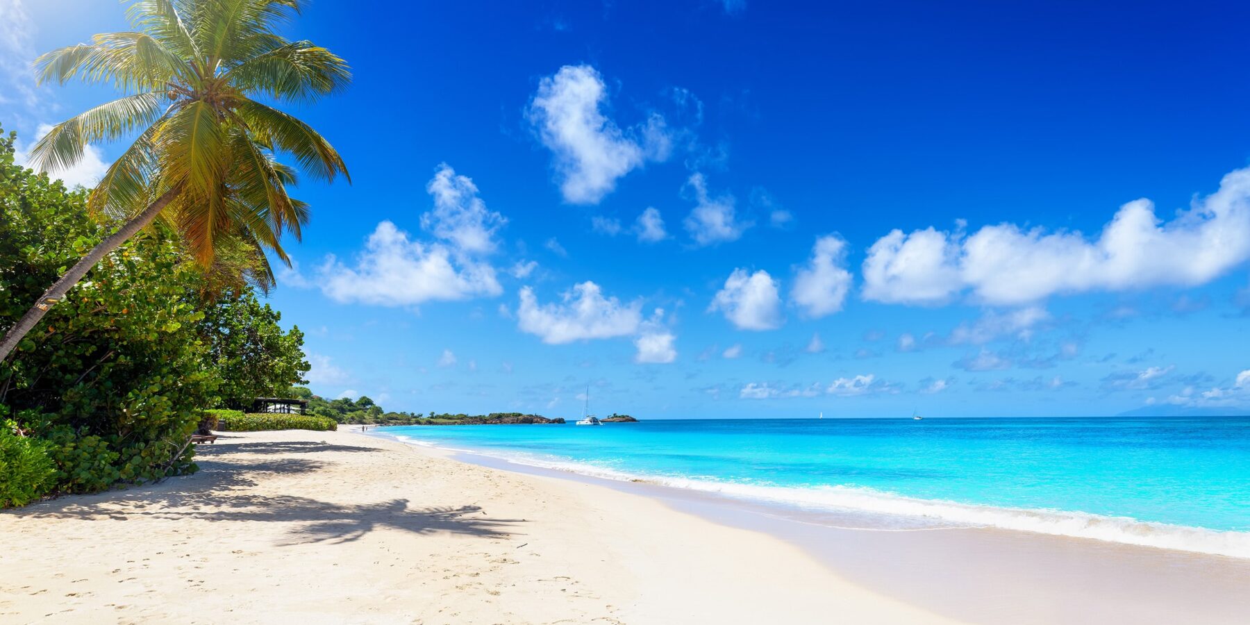BEACH shutterstock_2464312897