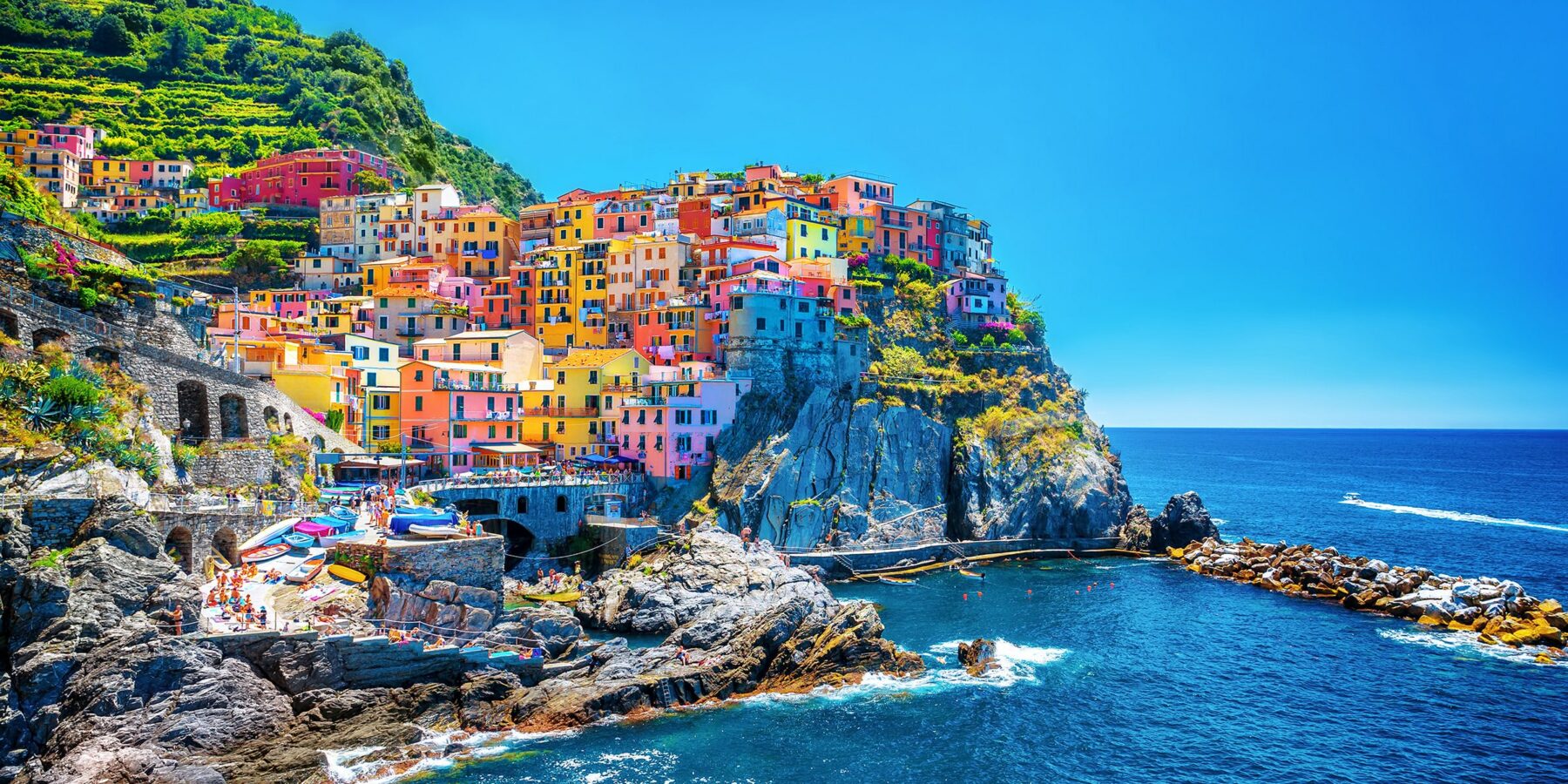 CINQUE TERRE shutterstock_257301595