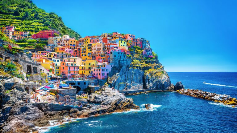 CINQUE TERRE shutterstock_257301595