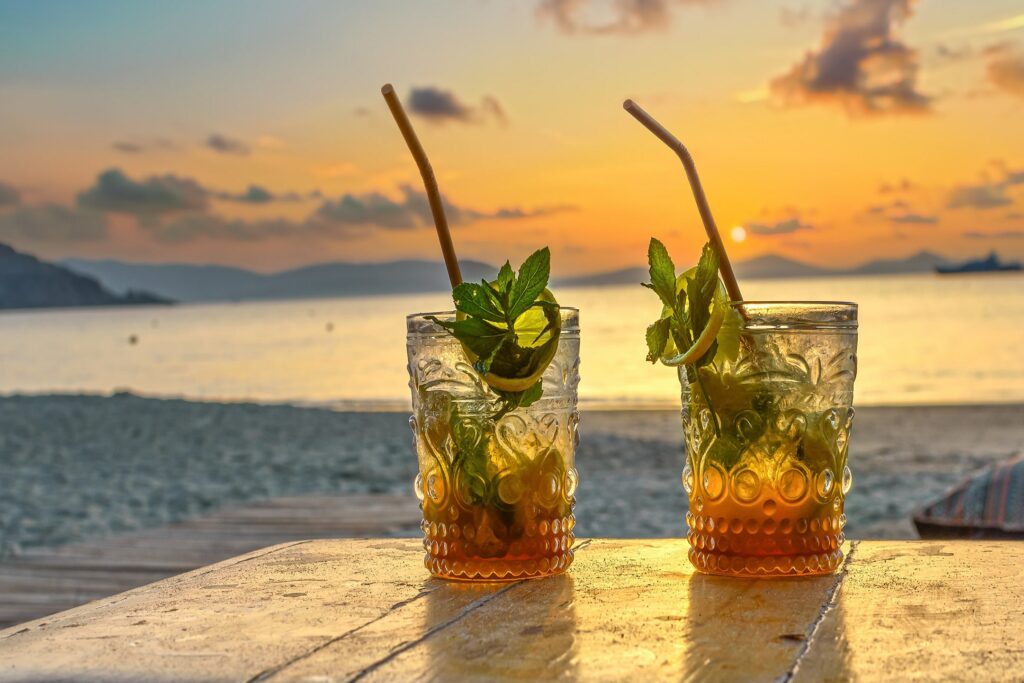 COCKTAILS shutterstock_2042990651