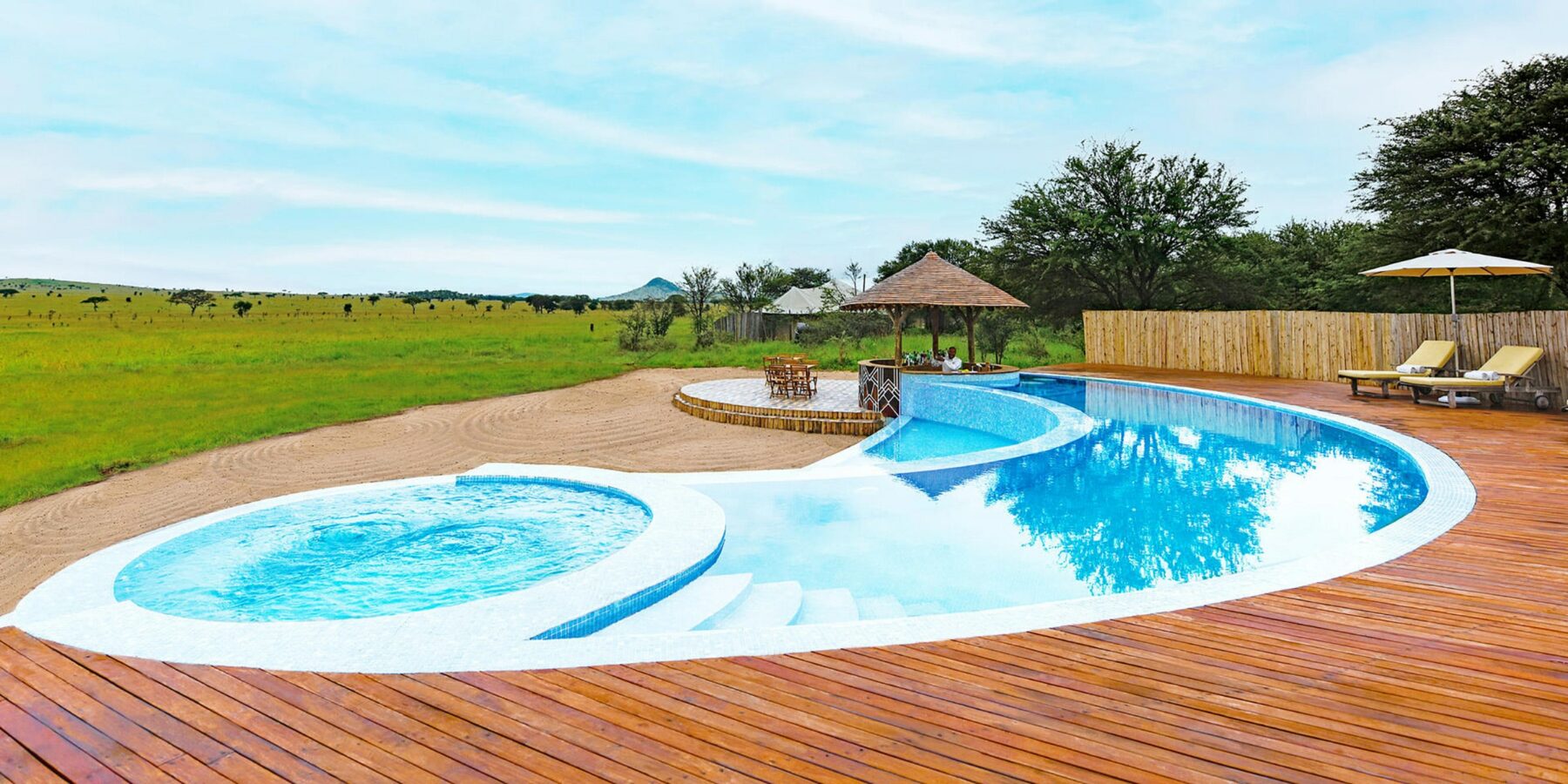 Infinity Pool with Jacuzzi
