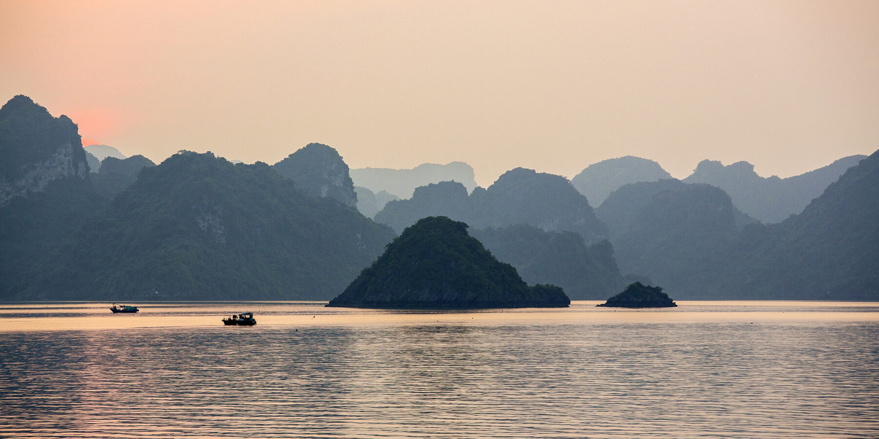 Lan Ha Bay 5th image