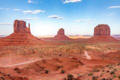 MONUMENT VALLEY shutterstock_2520314267