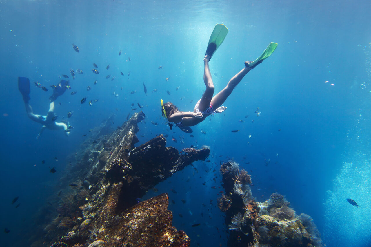 Young,Woman,Diving,On,A,Breath,Hold,And,Fining,In