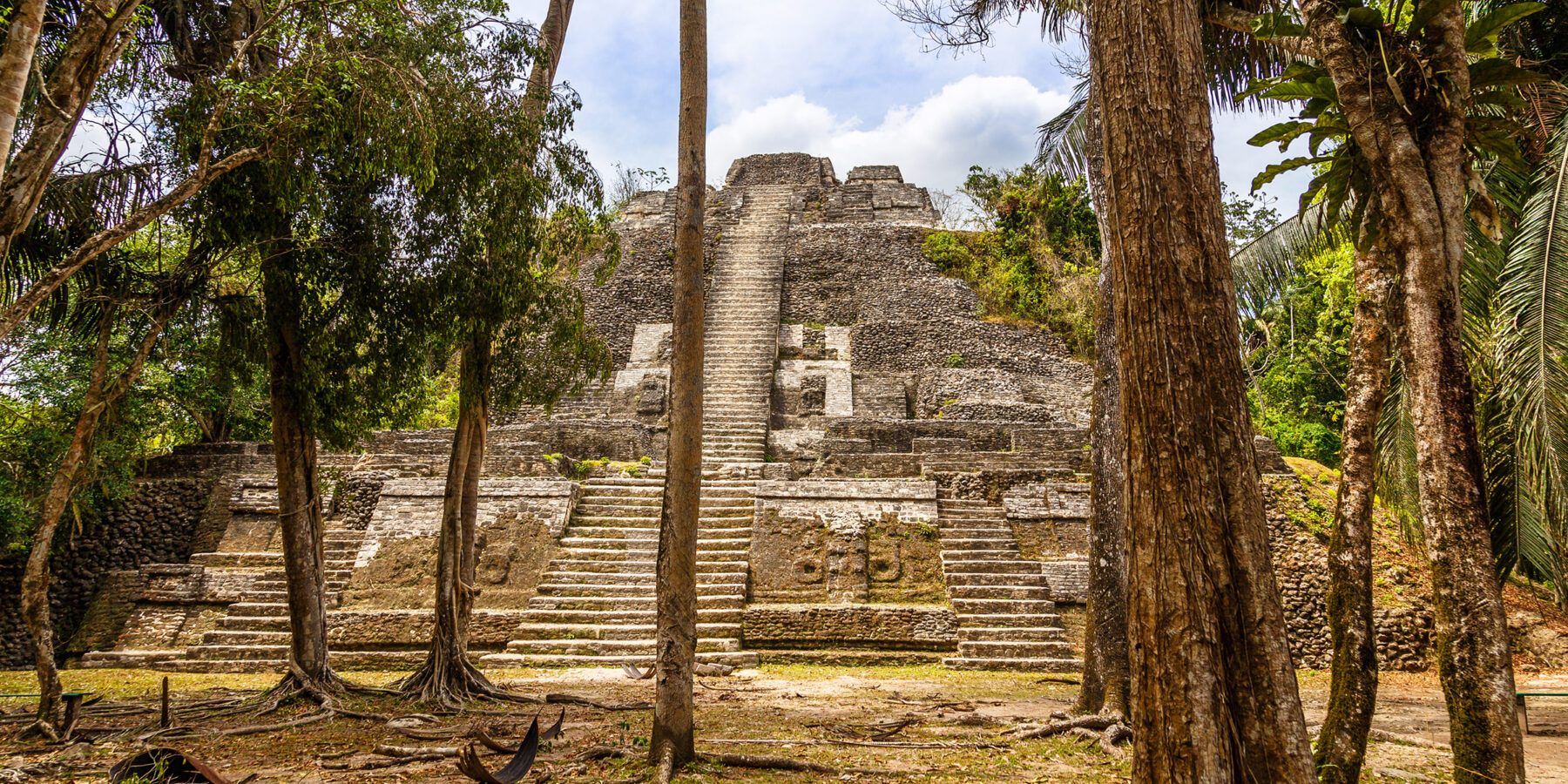 Central,Ancient,Pyramid,Of,Old,Mayan,Civilization,City,,Lamanai,Archeological