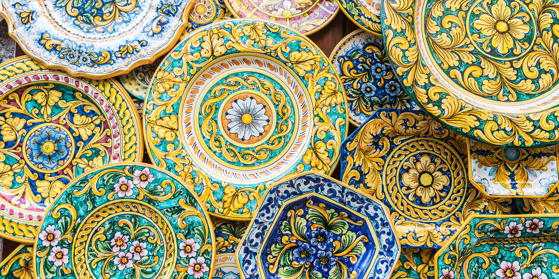 Souvenir,Shop,With,Typical,Ceramic,Products,Of,Sicilian,Style,In