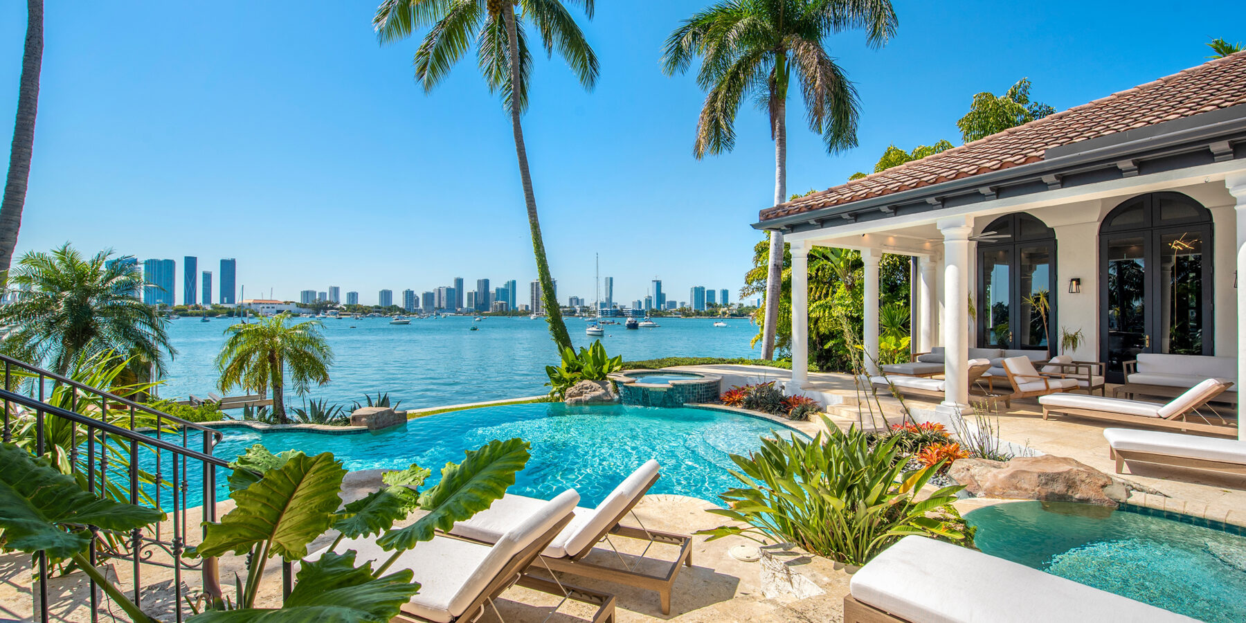 This,Photo,Was,Taken,Somewhere,In,Miami,Beach