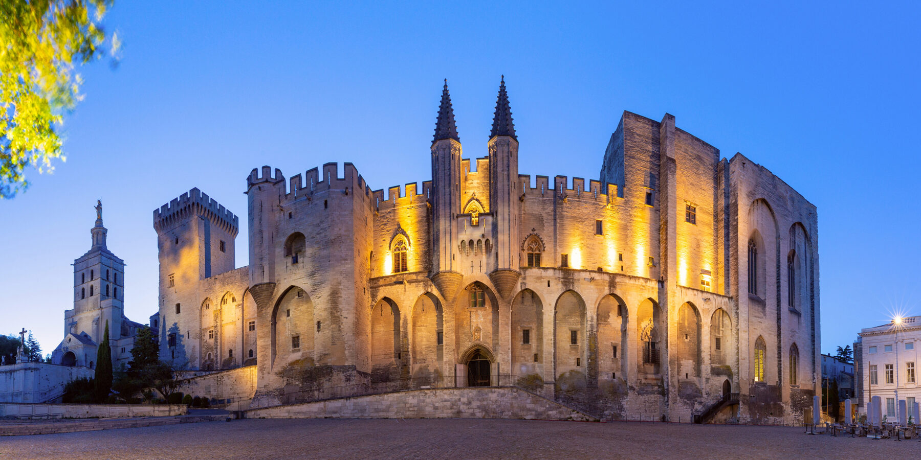 Panorama,Of,Palace,Of,The,Popes,And,Avignon,Cathedral,During