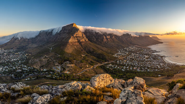 The,Incredible,View,From,Lion’s,Head,Over,Table,Mountain,,Cape