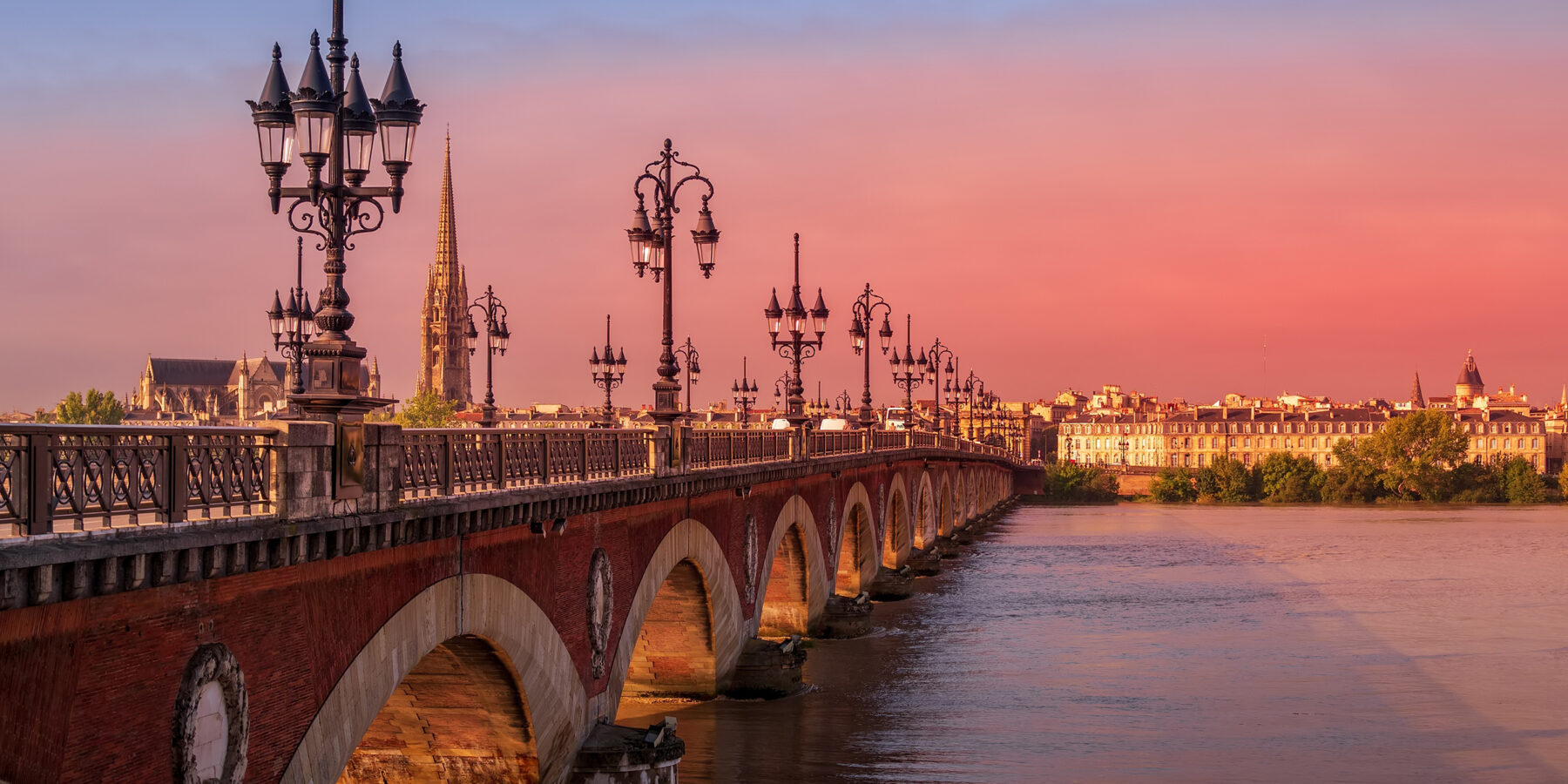 Bordeauxfrance,-,September,19,:,The,Pont,De,Pierre,Spanning