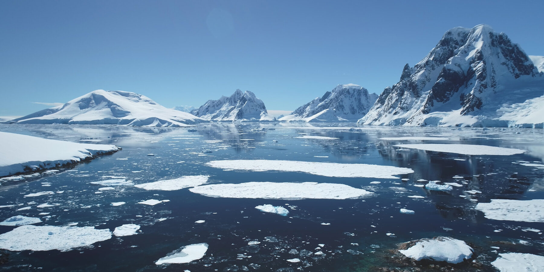 Antarctica,Ocean,Bay,Aerial,Landscape,In,Sunny,Day.,Melting,Ice