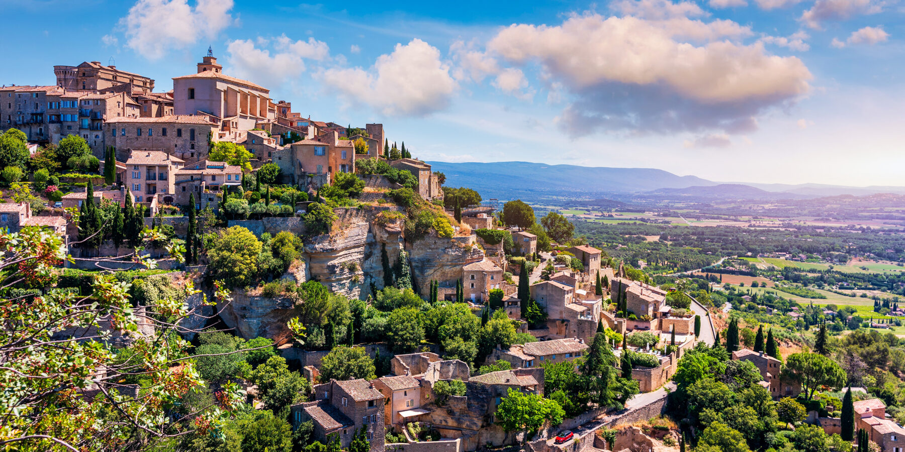 View,On,Gordes,,A,Small,Typical,Town,In,Provence,,France.
