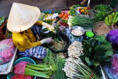 STREET FOOD shutterstock_1407605243