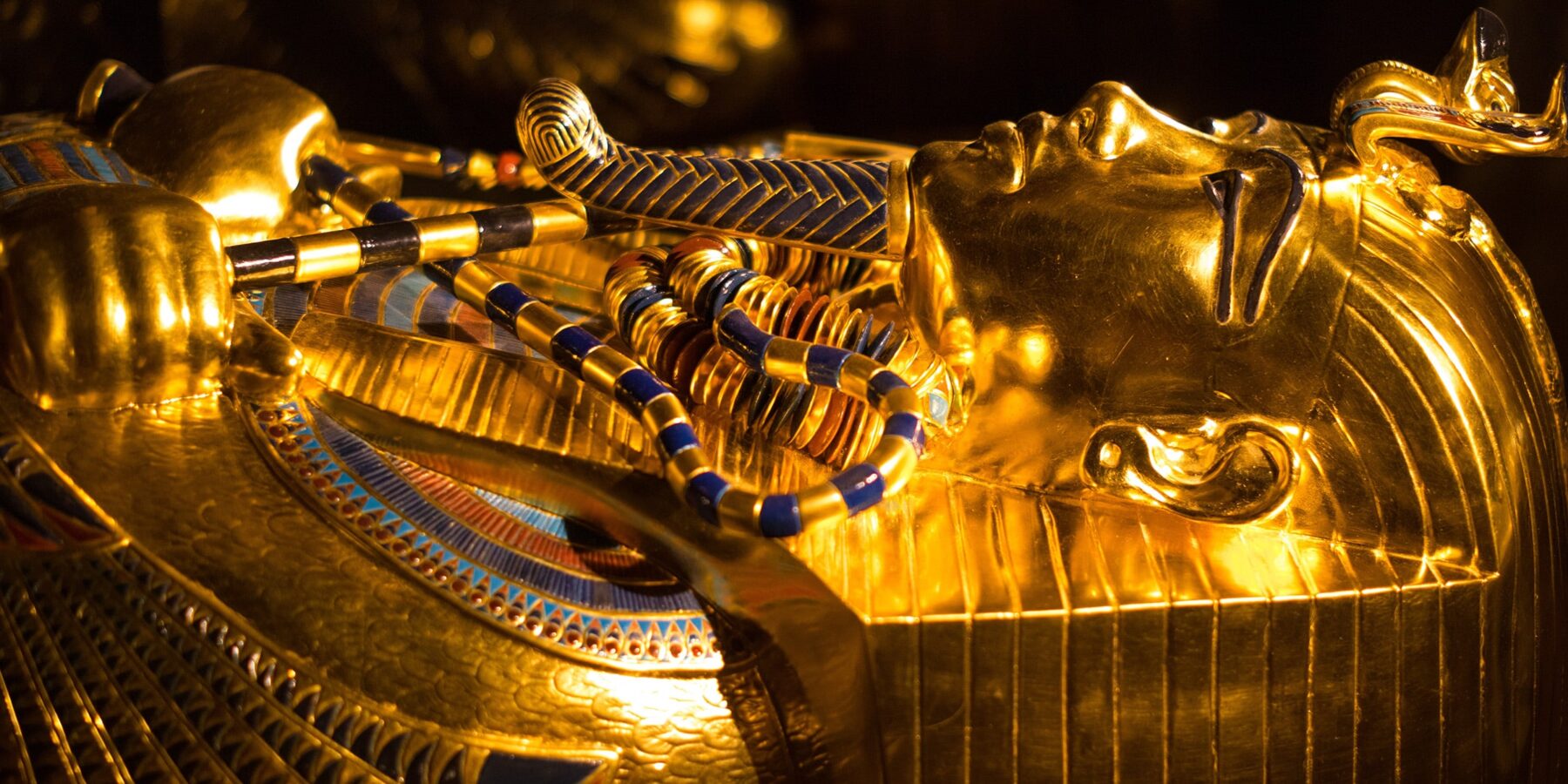 TUTANKHAMUN shutterstock_2277781011